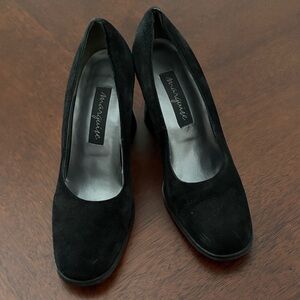 Women's Black Suede Pumps